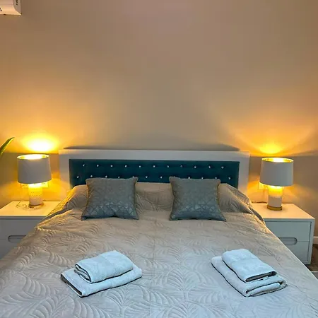 Aneta Sea View Penthouse Apartment Sarande