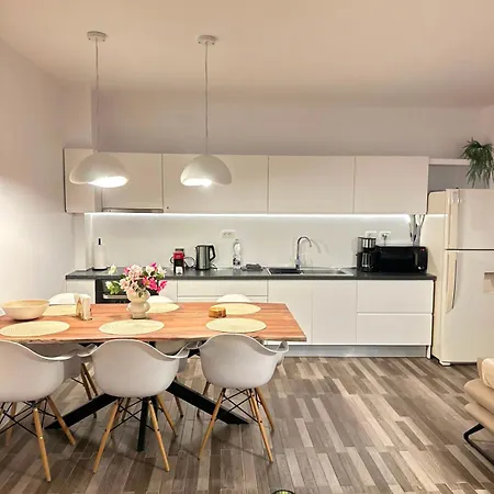 Aneta Sea View Penthouse * Sarande